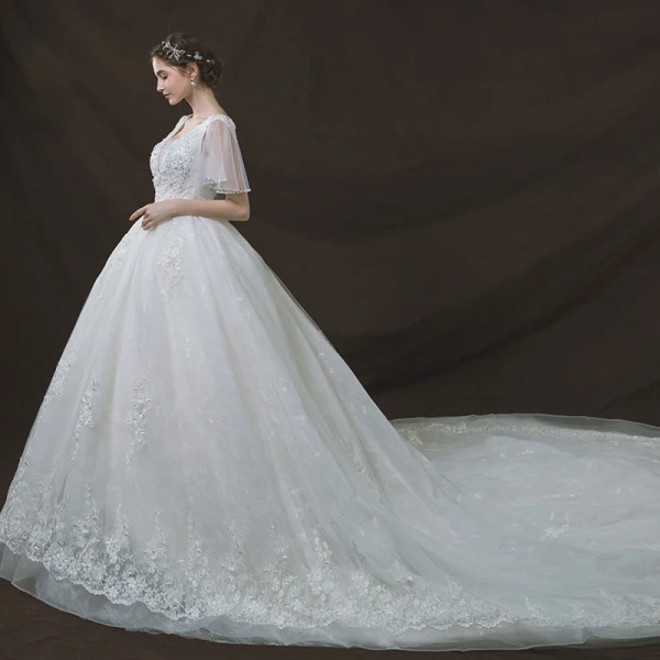 Chic / Belle Ivoire Robe De Mariée 2018 Robe Boule Transparentes V-Cou Manches Courtes Dos Nu Appliques En Dentelle Paillettes Perle Royal Train Volants