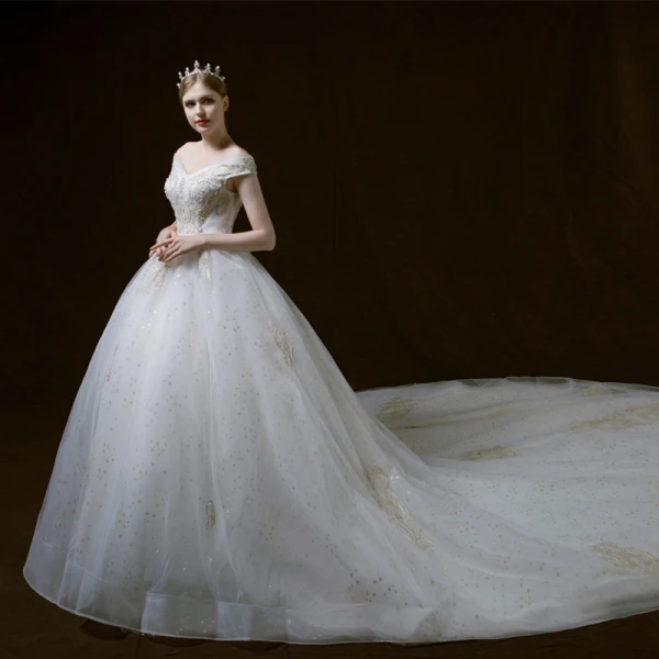 Bling Bling Ivoire Robe De Mariée 2018 Robe Boule De l'épaule Manches Courtes Dos Nu Étoile Appliques En Dentelle Perle Perlage Cathedral Train Volants