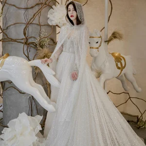Scintillantes Ivoire Robe De Mariée Avec Cape 2018 Princesse V Cou Manches Longues Dos Nu Glitter Chapel Train Volants