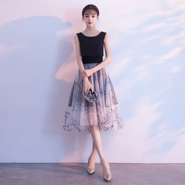Élégant Noire Gris de retour Robe De Graduation 2018 Princesse Encolure Dégagée Sans Manches Impression Fleur Tulle Mi-Longues Volants Robe De Ceremonie