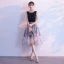 Élégant Noire Gris de retour Robe De Graduation 2018 Princesse Encolure Dégagée Sans Manches Impression Fleur Tulle Mi-Longues Volants Robe De Ceremonie