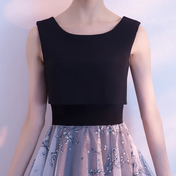 Élégant Noire Gris de retour Robe De Graduation 2018 Princesse Encolure Dégagée Sans Manches Impression Fleur Tulle Mi-Longues Volants Robe De Ceremonie