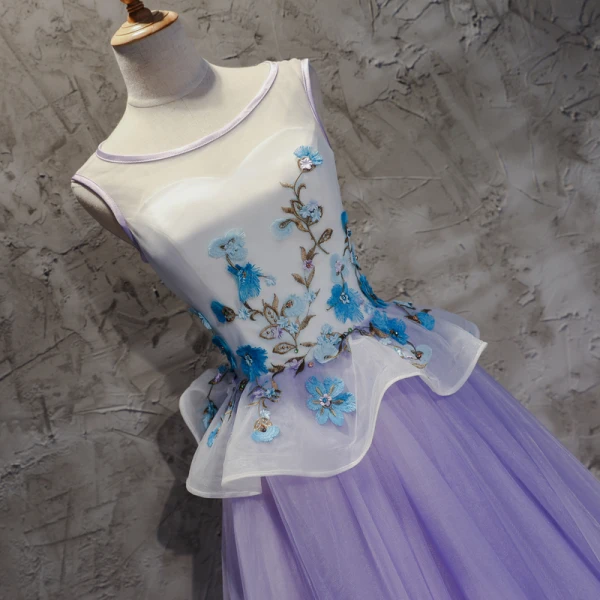 Chic / Beautiful White Lilac Prom Dresses 2017 A-Line / Princess Scoop Neck Sleeveless Appliques Lace Crystal Floor-Length / Long Ruffle Pierced Backless Formal Dresses
