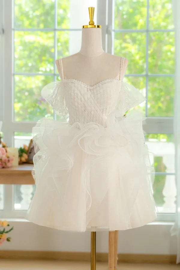 Charmant Beige Perlenstickerei Fallende Rüsche Kurze Partykleider 2024 Ballkleid Spaghettiträger Kurze Ärmel Rückenfreies Festliche Kleider