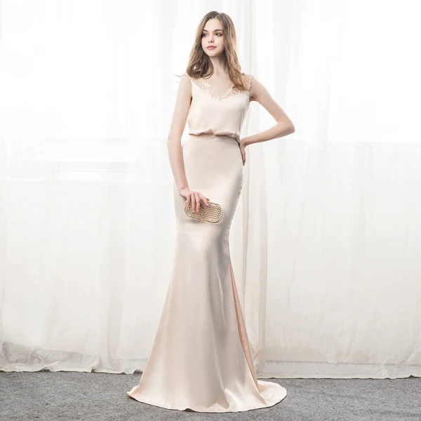 Élégant Champagne Robe De Soirée 2018 Trompette / Sirène V-Cou Sans Manches Perlage Tribunal Train Volants Dos Nu Robe De Ceremonie