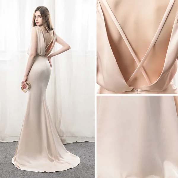 Élégant Champagne Robe De Soirée 2018 Trompette / Sirène V-Cou Sans Manches Perlage Tribunal Train Volants Dos Nu Robe De Ceremonie