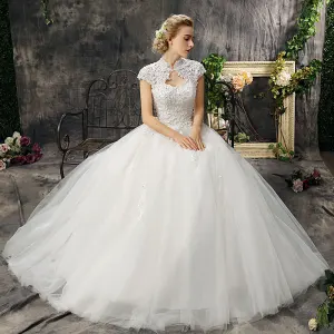 Abordable Chic Belle Salle Robe De Mariée 2017 En Dentelle Appliques Faux Diamant Dos Nu Col Haut Manches Courtes Longue Ivoire Robe Boule