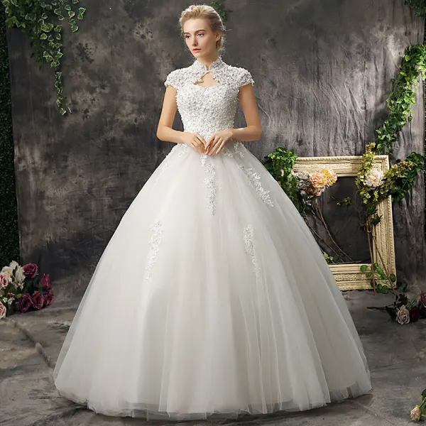 Abordable Chic / Belle Salle Robe De Mariée 2017 En Dentelle Appliques Faux Diamant Dos Nu Col Haut Manches Courtes Longue Ivoire Robe Boule