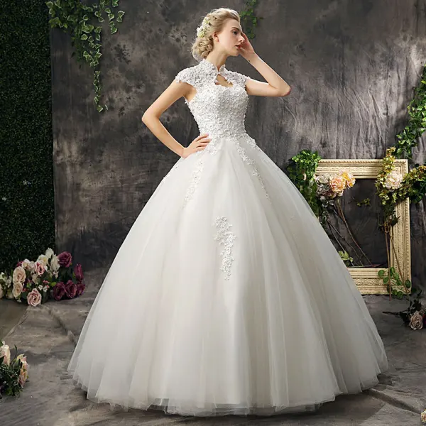 Abordable Chic / Belle Salle Robe De Mariée 2017 En Dentelle Appliques Faux Diamant Dos Nu Col Haut Manches Courtes Longue Ivoire Robe Boule