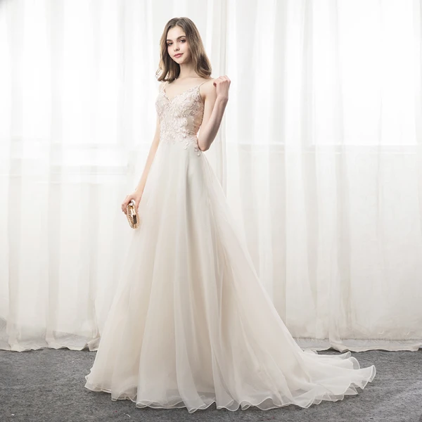 Elegant Champagne Organza Sommer Selskapskjoler 2018 Prinsesse Spaghettistropper Kjæreste Uten Ermer Appliques Blonder Rhinestone Domstol Tog Buste Ryggløse Formelle Kjoler