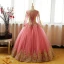 Chic / Belle Rose Bonbon Robe De Bal 2017 Robe Boule Encolure Dégagée Manches Longues Doré Appliques En Dentelle Longue Volants Percé Dos Nu Robe De Ceremonie