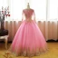 Chic / Belle Rose Bonbon Robe De Bal 2017 Robe Boule Encolure Dégagée Manches Longues Doré Appliques En Dentelle Longue Volants Percé Dos Nu Robe De Ceremonie