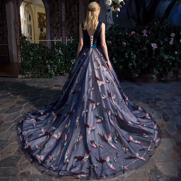 Chic / Belle Bleu Marine Robe De Bal 2017 Robe Boule V-Cou Sans Manches Appliques Fleur Perle Faux Diamant Noeud Ceinture Chapel Train Volants Dos Nu Robe De Ceremonie
