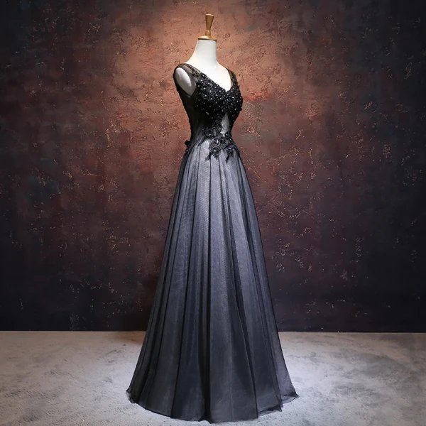 Flotte Sorte Gallakjoler 2017 Prinsesse V-Hals Ærmeløs Applikationsbroderi Med Blonder Blomsten Rhinestone Beading Lange Flæse Halterneck