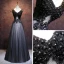 Flotte Sorte Gallakjoler 2017 Prinsesse V-Hals Ærmeløs Applikationsbroderi Med Blonder Blomsten Rhinestone Beading Lange Flæse Halterneck
