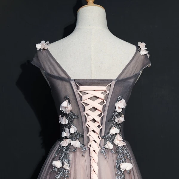 Chic / Belle Noire Robe De Soirée 2017 Princesse Encolure Dégagée Sans Manches Appliques Fleur Perle Tribunal Train Volants Dos Nu Robe De Ceremonie