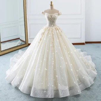 Luxe Champagne Robe De Mariée 2018 Robe Boule De L Épaule Manches Courtes Dos Nu Appliques En Dentelle Glitter Tulle Volants Cathedral Train