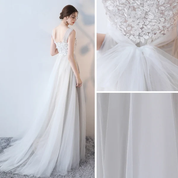 Chic / Beautiful Champagne Evening Dresses 2017 A-Line / Princess Scoop Neck Sleeveless Appliques Lace Tulle Sash Court Train Ruffle Pierced Backless Formal Dresses
