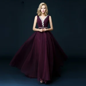 Fine Drue Selskapskjoler 2018 Prinsesse V Hals Uten Ermer Rhinestone Sash Feie Tog Buste Ryggløse Formelle Kjoler