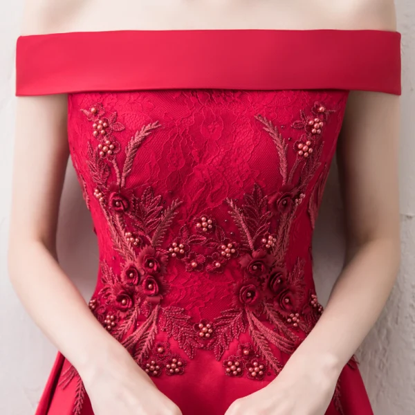 Schöne Burgunderrot Abendkleider 2018 A Linie Off Shoulder Kurze Ärmel Applikationen Mit Spitze Perle Strass Sweep / Pinsel Zug Rüschen Rückenfreies Festliche Kleider