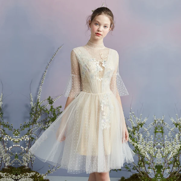 Modern / Fashion Champagne Spotted Homecoming Graduation Dresses 2018 A-Line / Princess High Neck 3/4 Sleeve Appliques Lace Knee-Length Ruffle Backless Formal Dresses