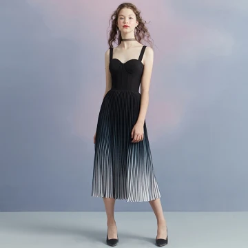 Simple Noire Dégradé De Couleur Bleu Marine Crêpe Georgette Robe De Soirée 2018 Princesse Épaules Sans Manches Thé Longueur Plissée Dos Nu Robe De Ceremonie