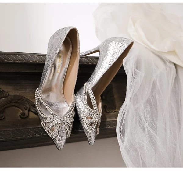 Charmant Argenté Percé Faux Diamant Papillon Chaussure De Mariée 2020 8 cm Talons Aiguilles À Bout Pointu Mariage Escarpins
