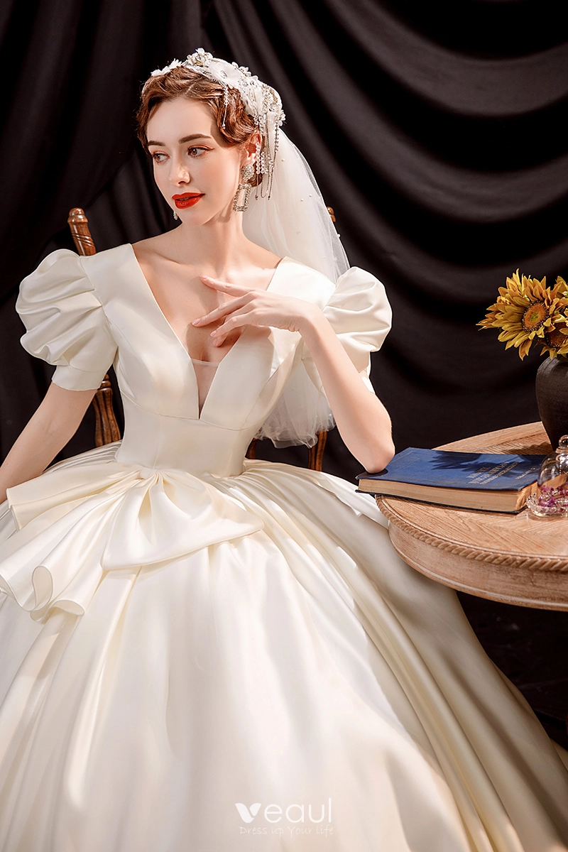 Victorian Style Vintage Retro Affordable Ivory Ball Gown Wedding Dresses 2021 Deep V Neck Bow Short