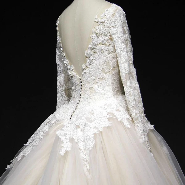 Élégant Champagne Robe De Mariée 2018 Robe Boule En Dentelle Appliques Paillettes Encolure Dégagée Dos Nu Manches Longues Tribunal Train Mariage