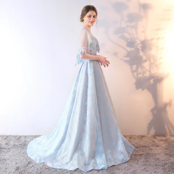 Schöne Himmelblau Abendkleider 2019 A Linie Rundhalsausschnitt Pailletten Strass Spitze Blumen 1/2 Ärmel Rückenfreies Sweep / Pinsel Zug Festliche Kleider