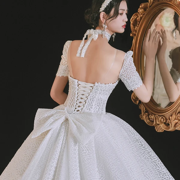 Simple Haut de Gamme Blanche Glitter Robe De Mariée 2021 Robe Boule Encolure Dégagée Manches Courtes Dos Nu Noeud Royal Train Mariage