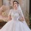 Élégant Haut de Gamme Ivoire Robe Boule Robe De Mariée 2021 Encolure Dégagée Perlage En Dentelle Fleur Manches Courtes Dos Nu Royal Train Mariage