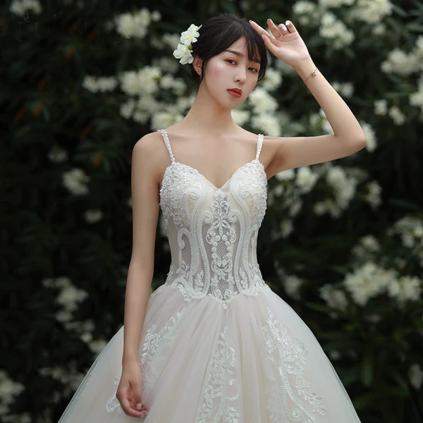 Schöne Champagner Brautkleider / Hochzeitskleider 2019 A Linie Spaghettiträger Perlenstickerei Strass Spitze Blumen Ärmellos Rückenfreies Kathedrale Schleppe