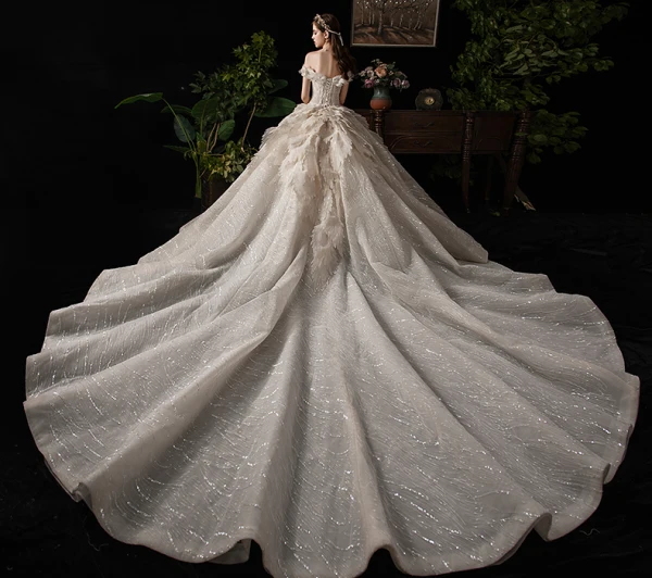 Luxe Champagne Robe De Mariée 2019 Robe Boule De l'épaule Perlage Paillettes Manches Courtes Dos Nu Royal Train