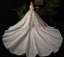 Luxe Champagne Robe De Mariée 2019 Robe Boule De l'épaule Perlage Paillettes Manches Courtes Dos Nu Royal Train