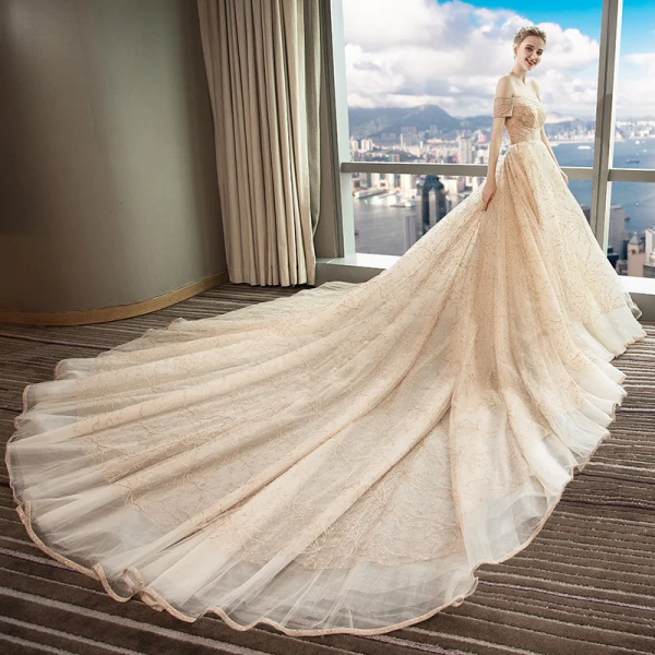 Chic / Belle Champagne Robe De Mariée 2018 Robe Boule Glitter De l'épaule Dos Nu Sans Manches Royal Train Mariage