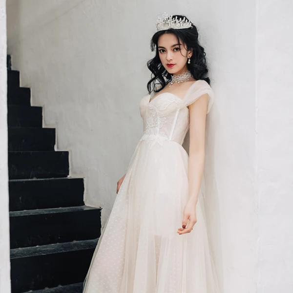 Schöne Champagner Brautkleider 2018 A Linie Mit Spitze Blumen Off Shoulder Rückenfreies Ärmellos Sweep / Pinsel Zug Hochzeit