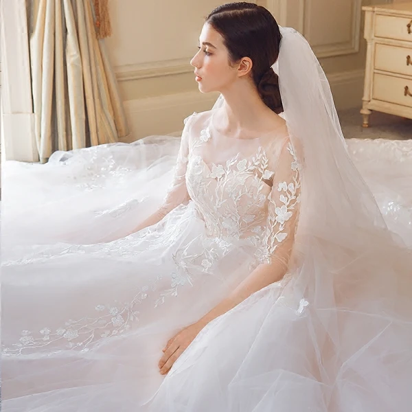 Étourdissant Robe De Mariée 2018 Robe Boule En Dentelle Appliques Brodé Encolure Dégagée 3/4 Manches Royal Train Mariage