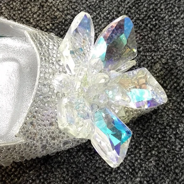 Glittrande Silver Askungen Brudskor 2018 Kristall Rhinestone Läder Spetsiga Högklackade