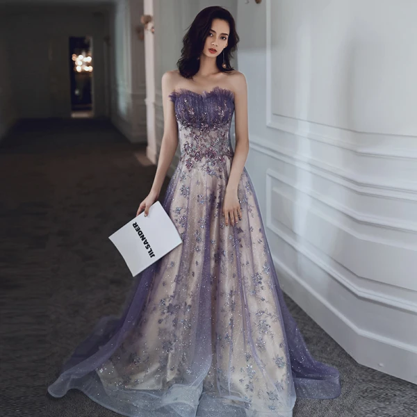 Charmant Violett Glanz Abendkleider 2020 A Linie Bandeau Perlenstickerei Pailletten Spitze Blumen Ärmellos Rückenfreies Sweep / Pinsel Zug Festliche Kleider