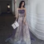 Charmant Violett Glanz Abendkleider 2020 A Linie Bandeau Perlenstickerei Pailletten Spitze Blumen Ärmellos Rückenfreies Sweep / Pinsel Zug Festliche Kleider