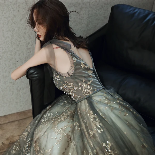 Fashion Grey Gold Evening Dresses 2020 A-Line / Princess V-Neck Rhinestone Sequins Lace Flower Sleeveless Backless Floor-Length / Long Formal Dresses