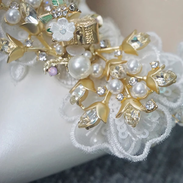 Uroczy Kość Słoniowa Buty Ślubne 2020 Skórzany Wykonany Ręcznie Rhinestone Perła Cekiny Z Koronki Kwiat 10 cm Szpilki Szpiczaste Ślub Czółenka