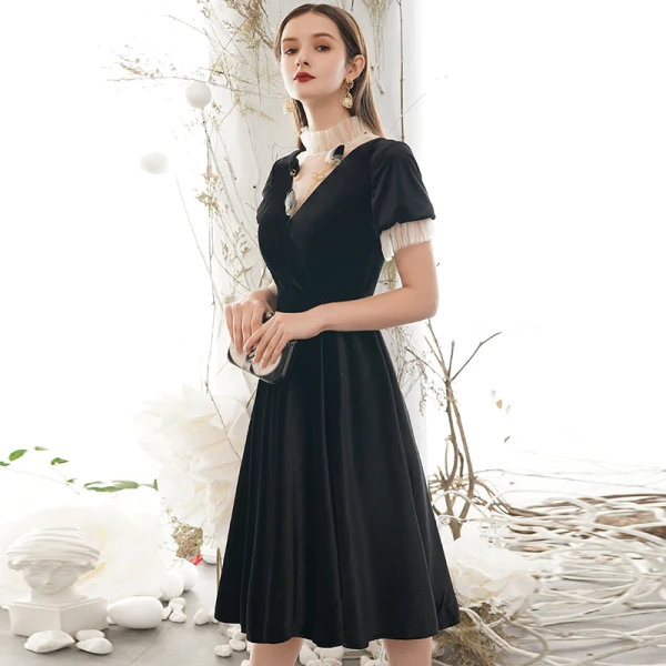 Classy Burgundy Homecoming Graduation Dresses 2020 A-Line / Princess Suede High Neck Beading Rhinestone Short Sleeve Backless Knee-Length Formal Dresses