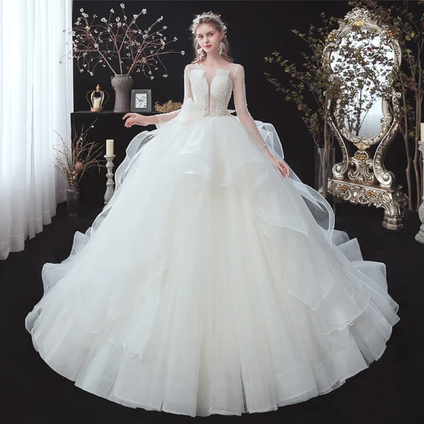 Élégant Ivoire Volants en Cascade Robe De Mariée 2020 Robe Boule Encolure Dégagée Perlage Perle Paillettes Noeud 3/4 Manches Dos Nu Cathedral Train