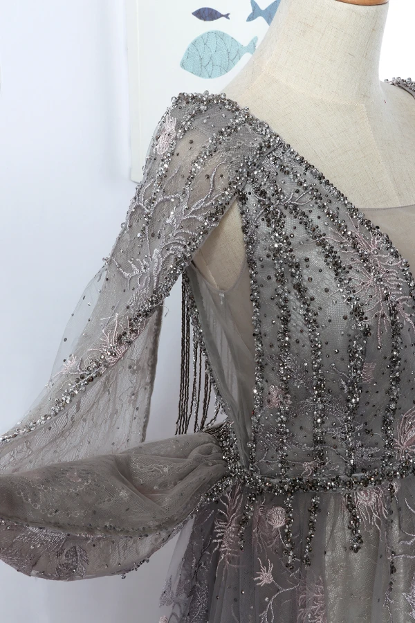 Luxe Gris Fait main Perlage Robe De Soirée 2020 Princesse Col v profond Cristal Faux Diamant En Dentelle Fleur Manches Longues Train De Balayage Robe De Ceremonie