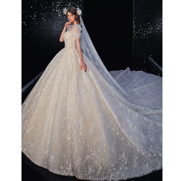 Luxe Champagne Robe De Mariée 2020 Princesse Encolure Dégagée Perlage Gland Paillettes En Dentelle Fleur Manches Courtes Dos Nu Royal Train