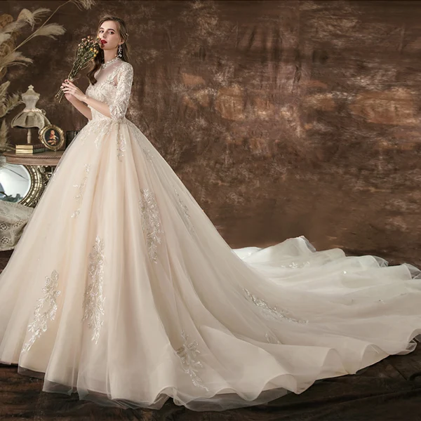Charmant Champagne Robe De Mariée 2020 Princesse Encolure Dégagée Perlage Paillettes En Dentelle Fleur 3/4 Manches Dos Nu Cathedral Train