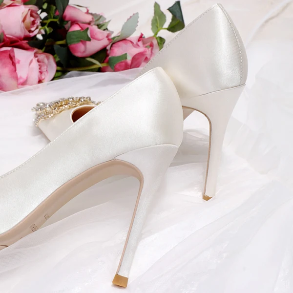 Charmant Ivory / Creme Brautschuhe 2020 Kristall Strass 10 cm Stilettos Spitzschuh Hochzeit Pumps