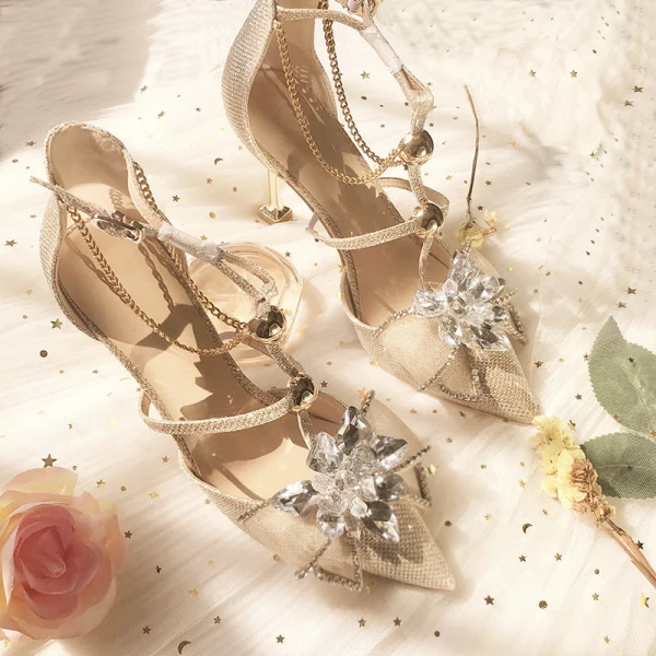 Charmant Champagne Cristal Chaussure De Mariée 2020 Faux Diamant T-Strap 8 cm Talons Aiguilles À Bout Pointu Mariage Escarpins